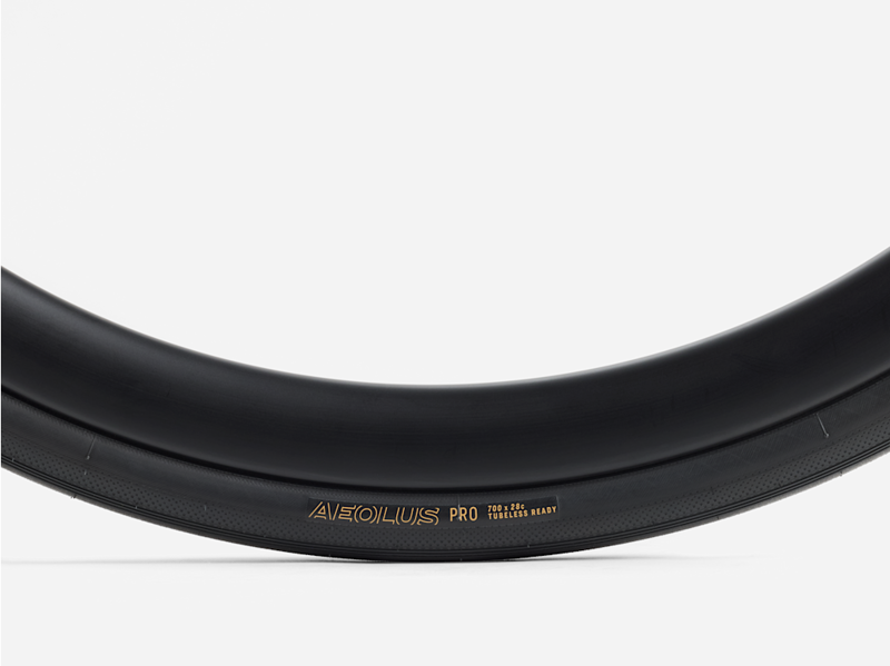 Bontrager Aeolus Pro TLR 700x30c Road Tire in Black-2