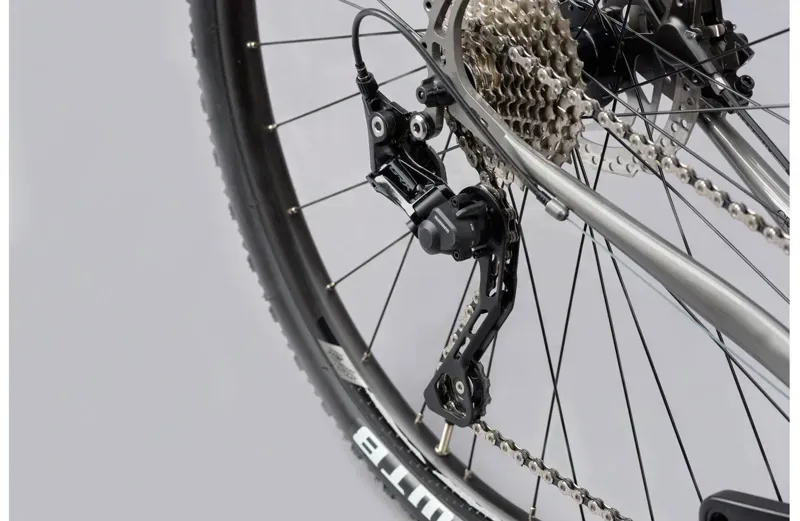 Genesis Croix De Fer 20 Steel Flat Bar Gravel Bike in Silver-6