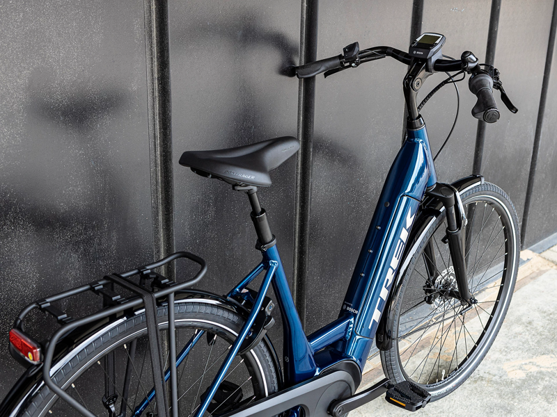 Trek District+ 8 Lowstep eHybrid Electric City Bike in Mulsanne Blue-11