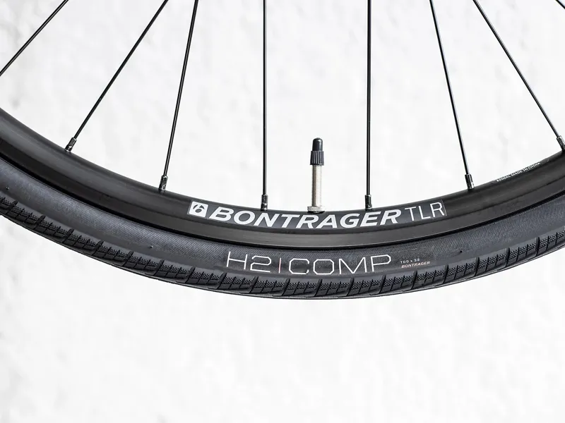 Trek FX 3 Disc Equipped Hybrid Bike in Viper Red to Cobra Blood-8