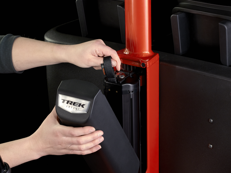 Trek Fetch+ 4 Electric Cargo Bike in Lava red-3