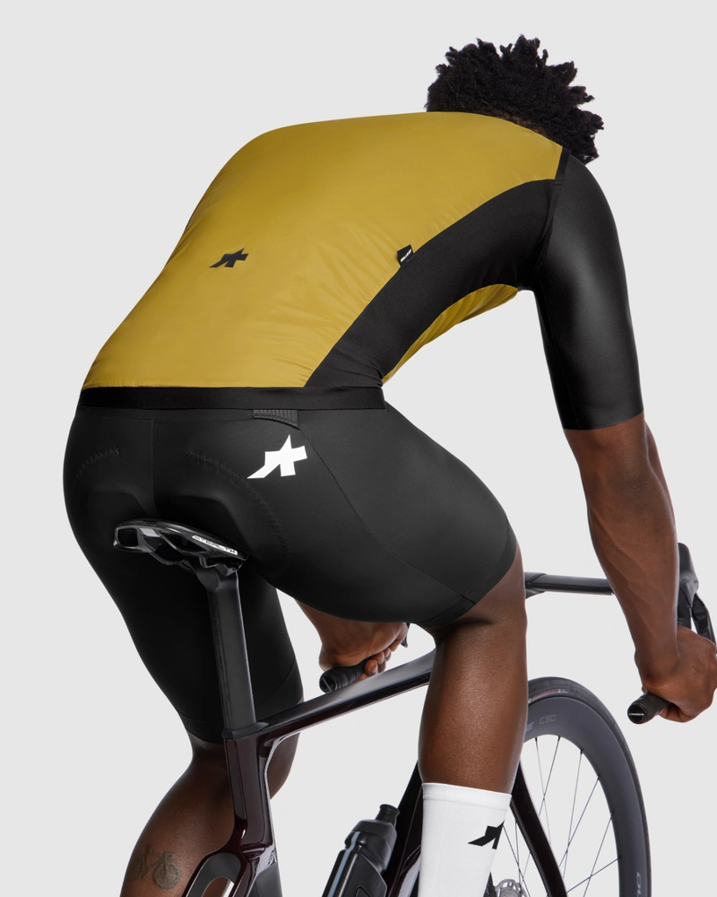 Assos Mille GT Road Cycling Wind Vest S11 in Golden Yellow-2