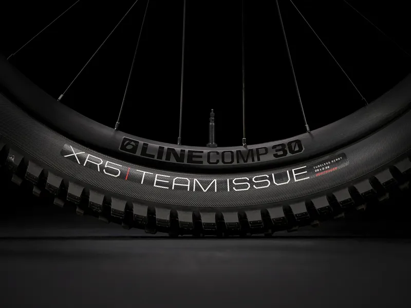 Trek Rail 9.7 SLX/XT Gen 4 Carbon Red Smoke-1