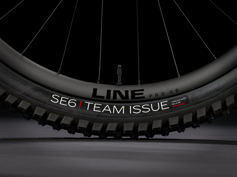 Trek Rail 9.9 XX1 AXS eMountain Bike in Carbon Red Smoke/Viper Red-2