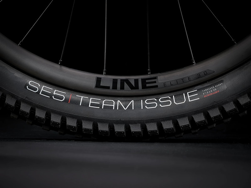 Trek Remedy 9.8 27.5 GX Mountain Bike in Marigold-6