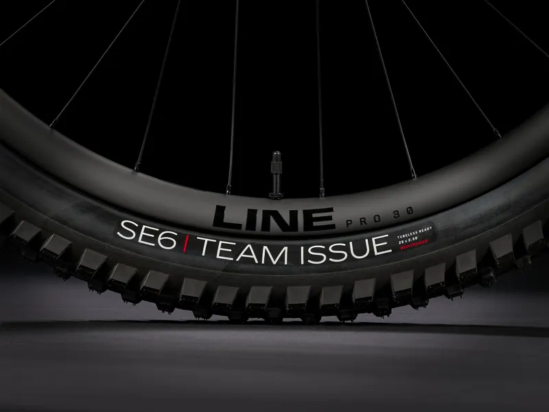 Trek Slash 9.9 XTR Enduro Mountain Bike in Daintree Green-1