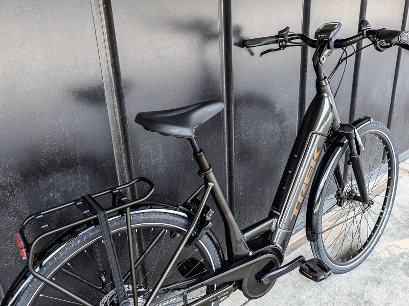 Trek Verve+ 4 Lowstep Electric Hybrid Bike in Lithium Grey 500w Small-11