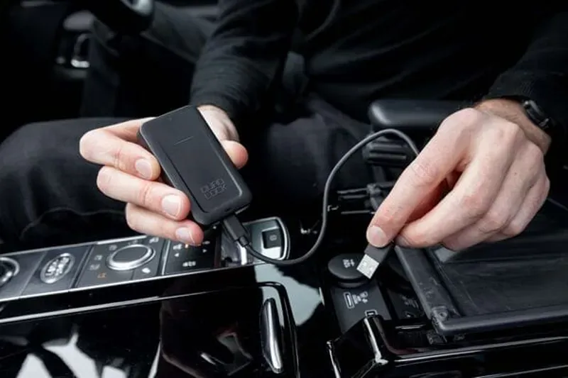 Quad Lock Wireless Apple Carplay Adapter in Black -1