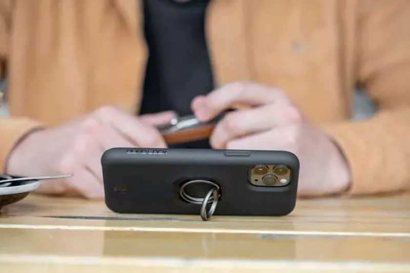 Quad Lock Phone Ring / Stand 2 in Black-4