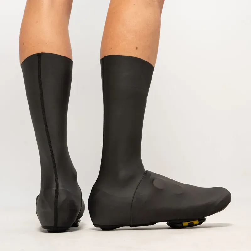 Spatzwear Aquasokz Hi Aero Oversocks in Black-2