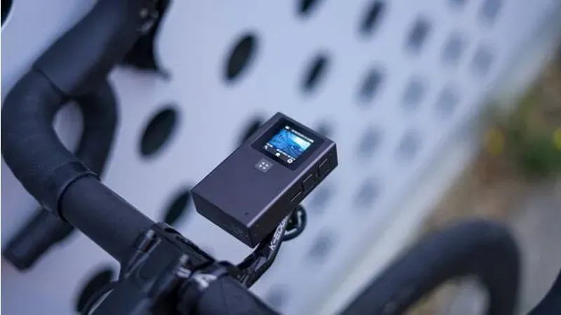 TOOO DVF100 4k Dashcam Camera and Front Bike Light in Black-4