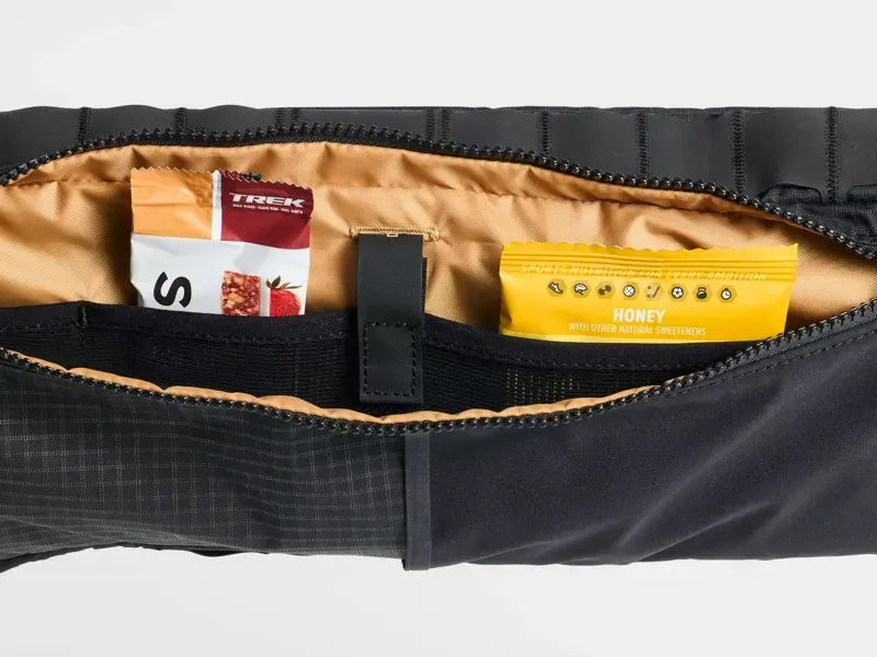 Trek Adventure Frame 2.6L Bag In Black-2